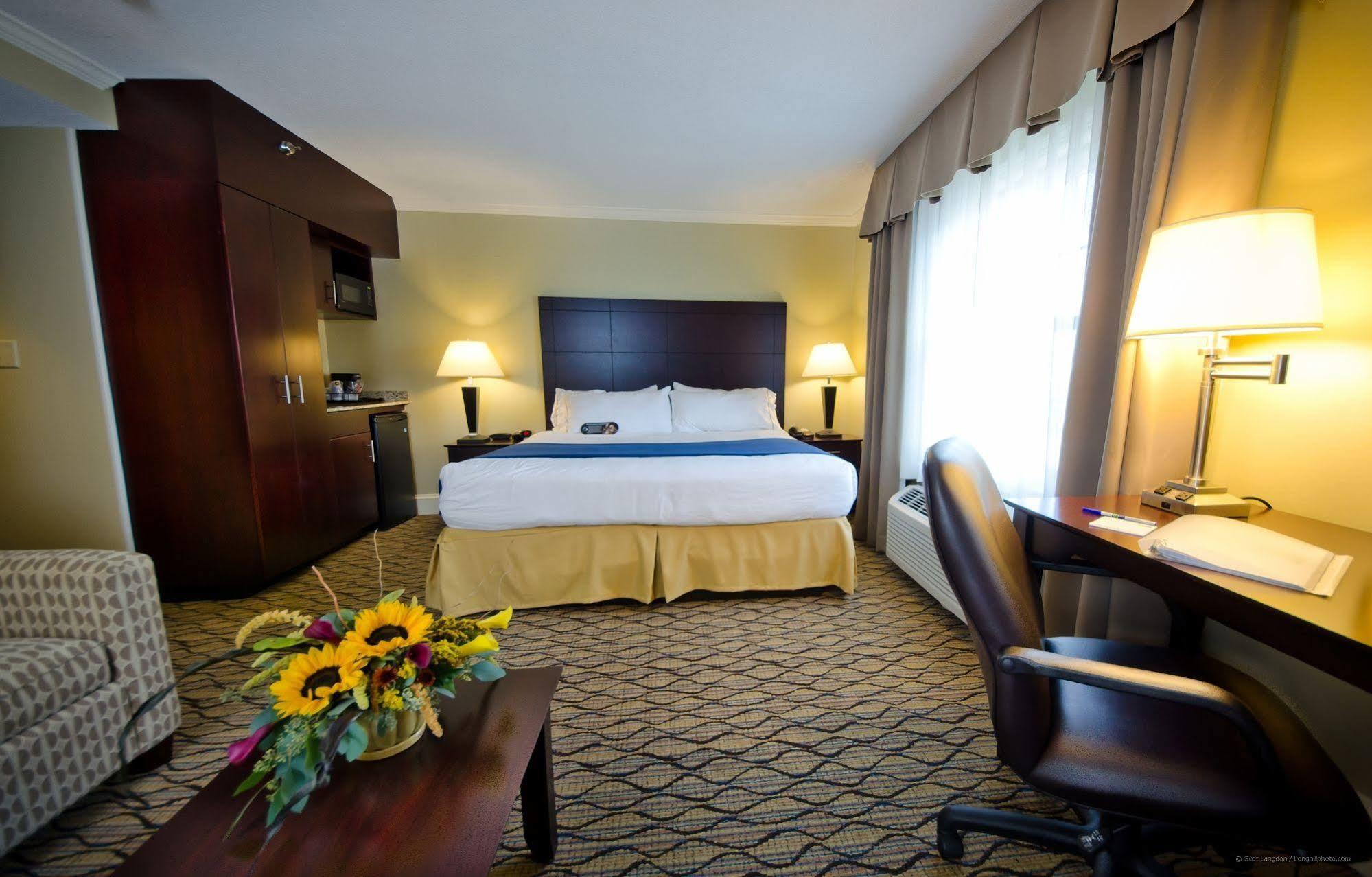 Holiday Inn Express And Suites Merrimack By Ihg Εξωτερικό φωτογραφία